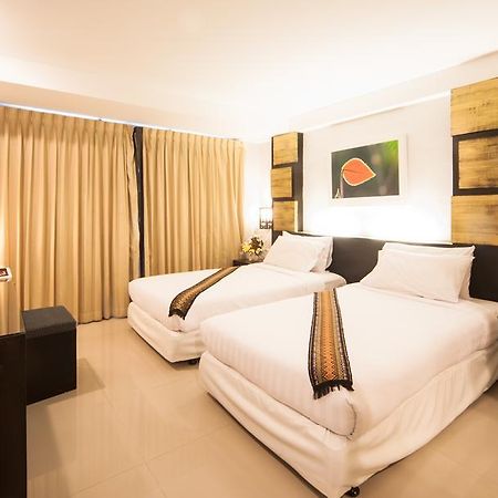 Crystal Inn Phuket Buitenkant foto