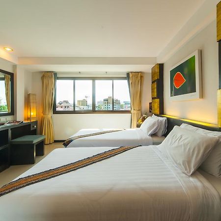 Crystal Inn Phuket Buitenkant foto