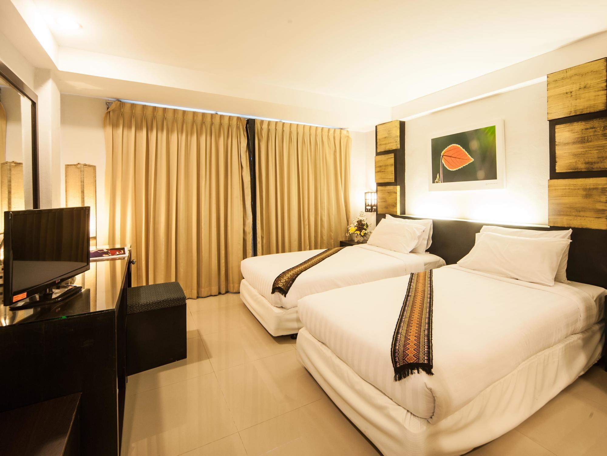 Crystal Inn Phuket Buitenkant foto