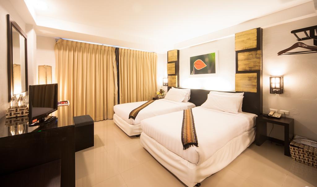 Crystal Inn Phuket Buitenkant foto