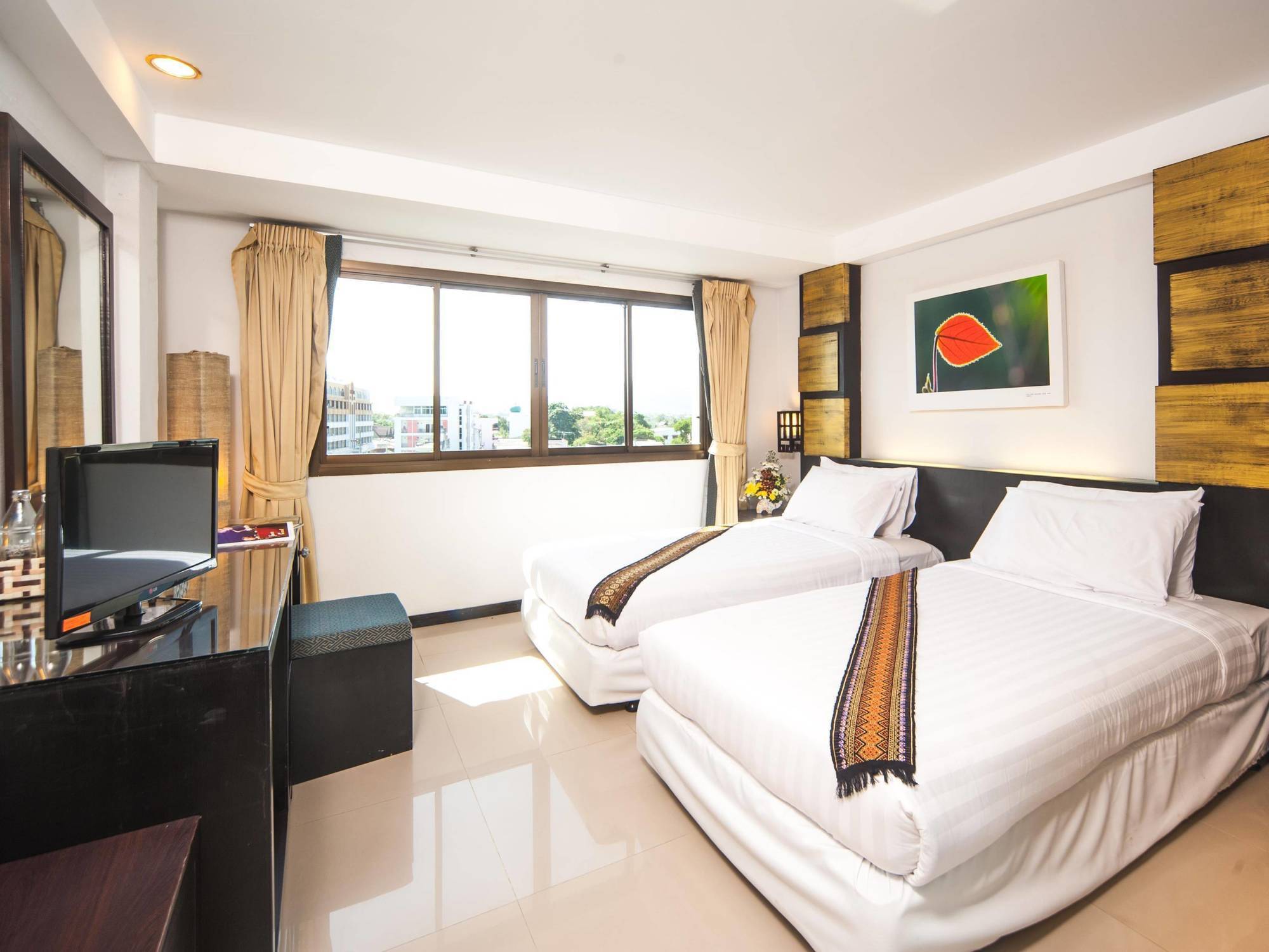Crystal Inn Phuket Buitenkant foto