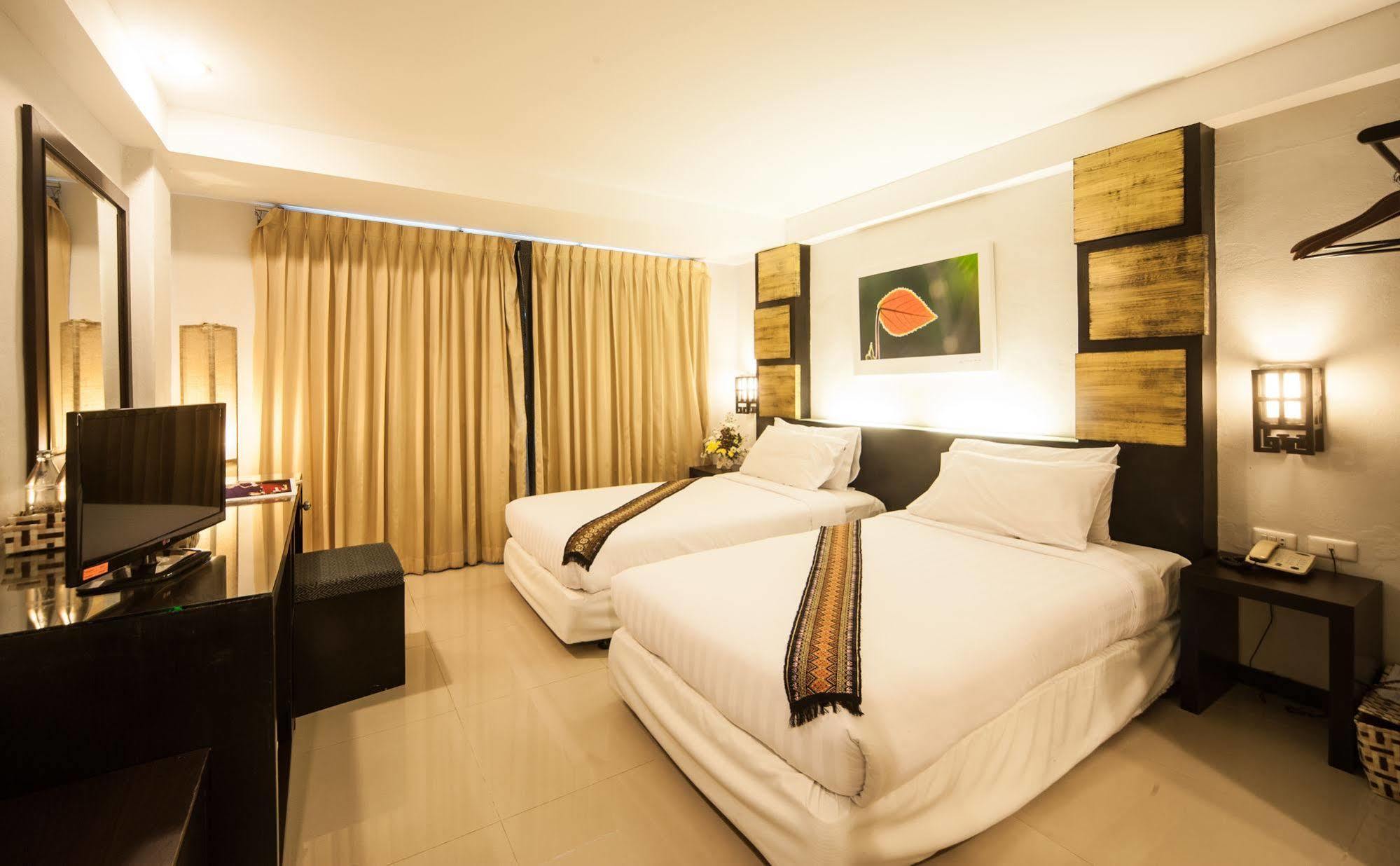 Crystal Inn Phuket Buitenkant foto