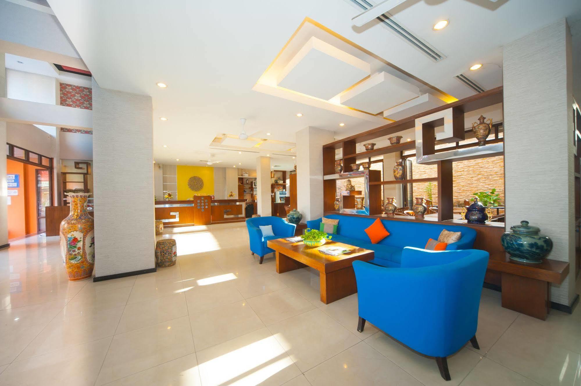 Crystal Inn Phuket Buitenkant foto