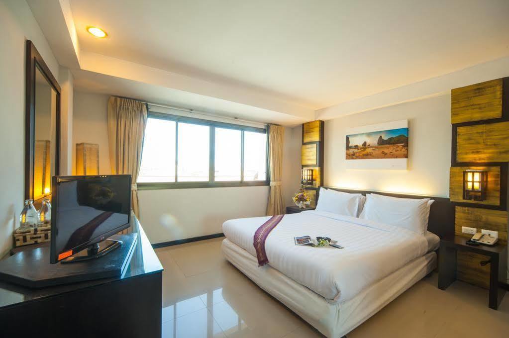 Crystal Inn Phuket Buitenkant foto